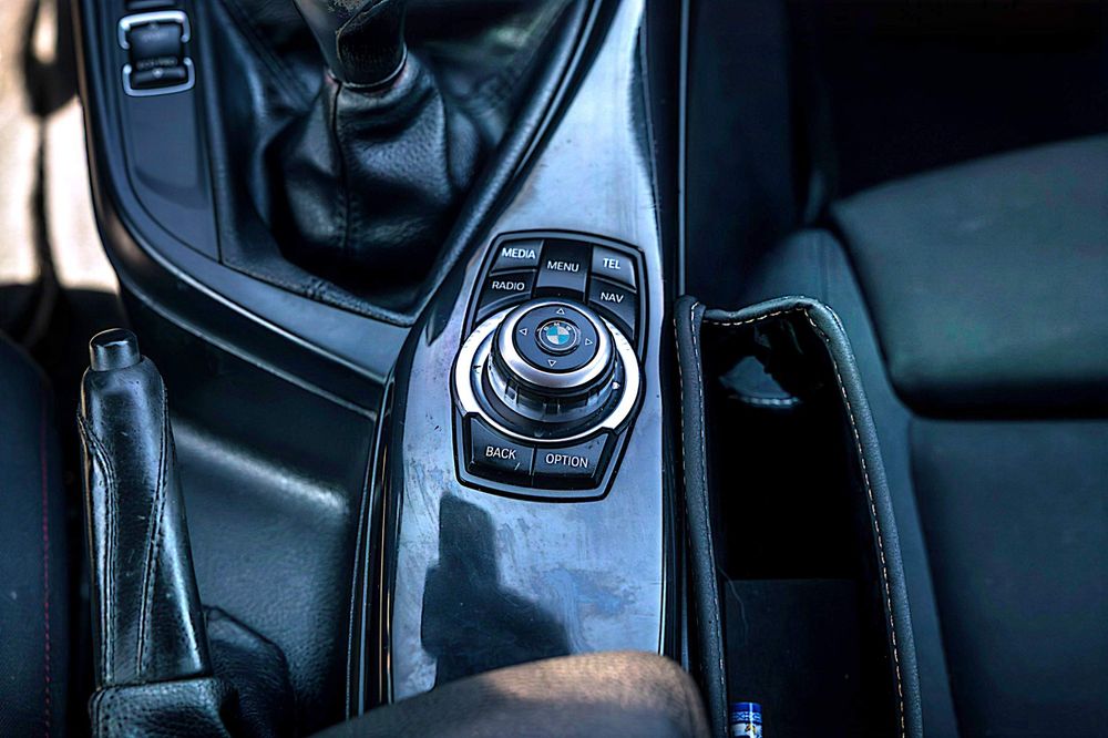 BMW Série 1 118d – 2013 | CarPlay | Sensores | Impecável