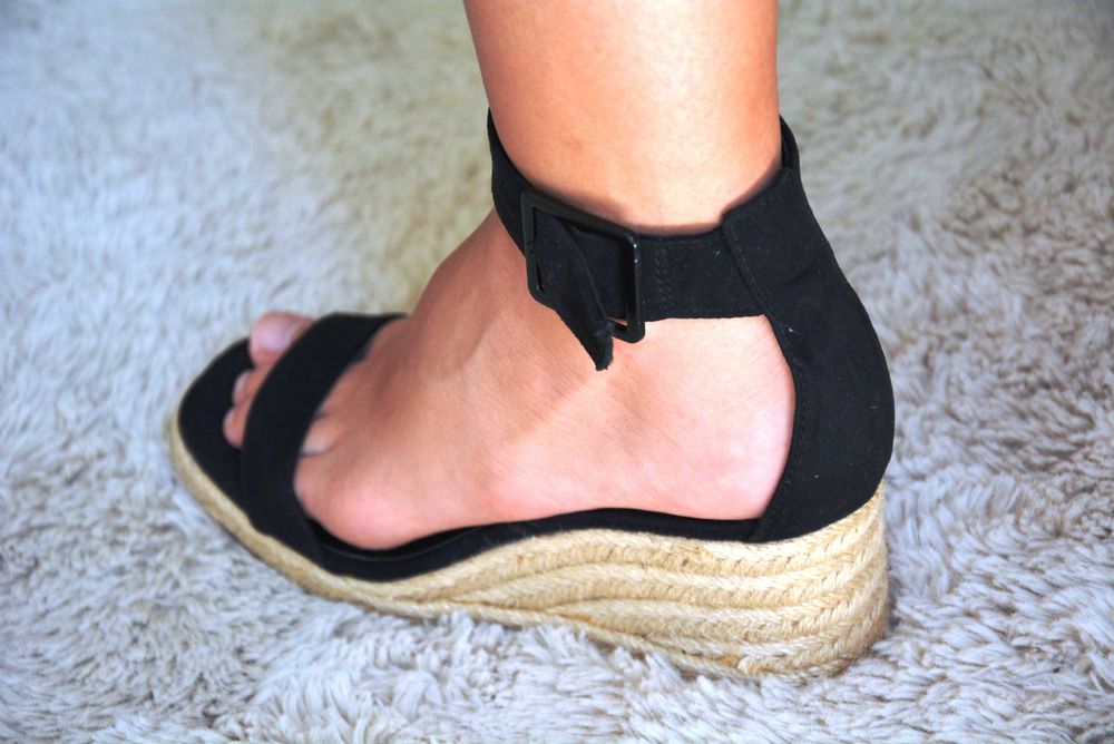 Sandały na koturnie espadryle