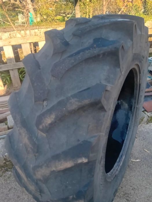 Pneu agricola radial 9 com algum piso