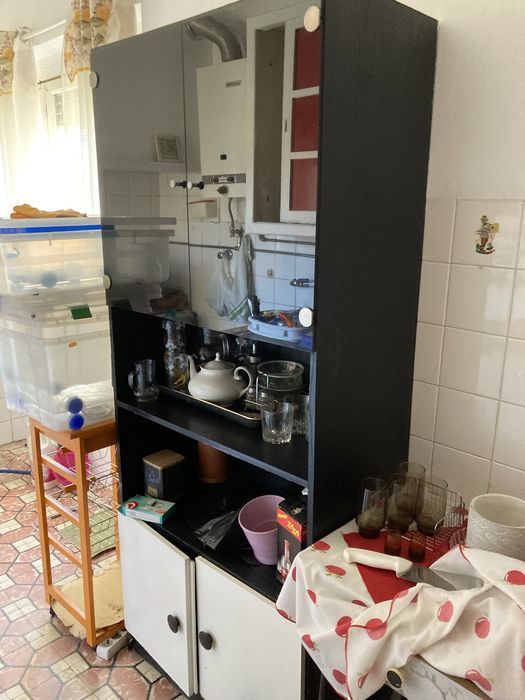 Cedo recheio de casa na Amadora a quem for buscar e se necessário, desmontar