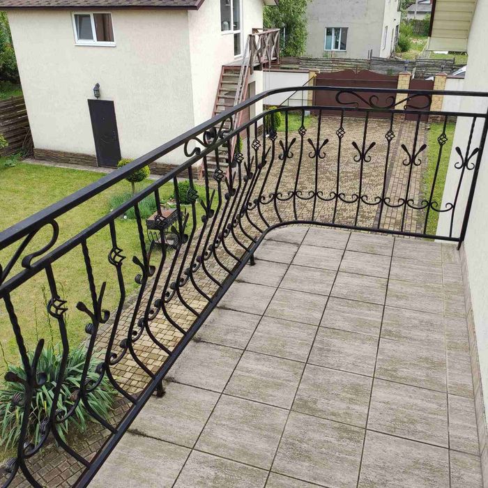 Новочасний будинок з меблями