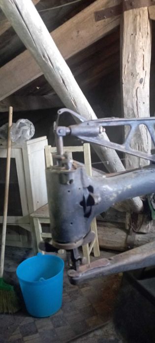 Máquina de costura de sapateiro antiga