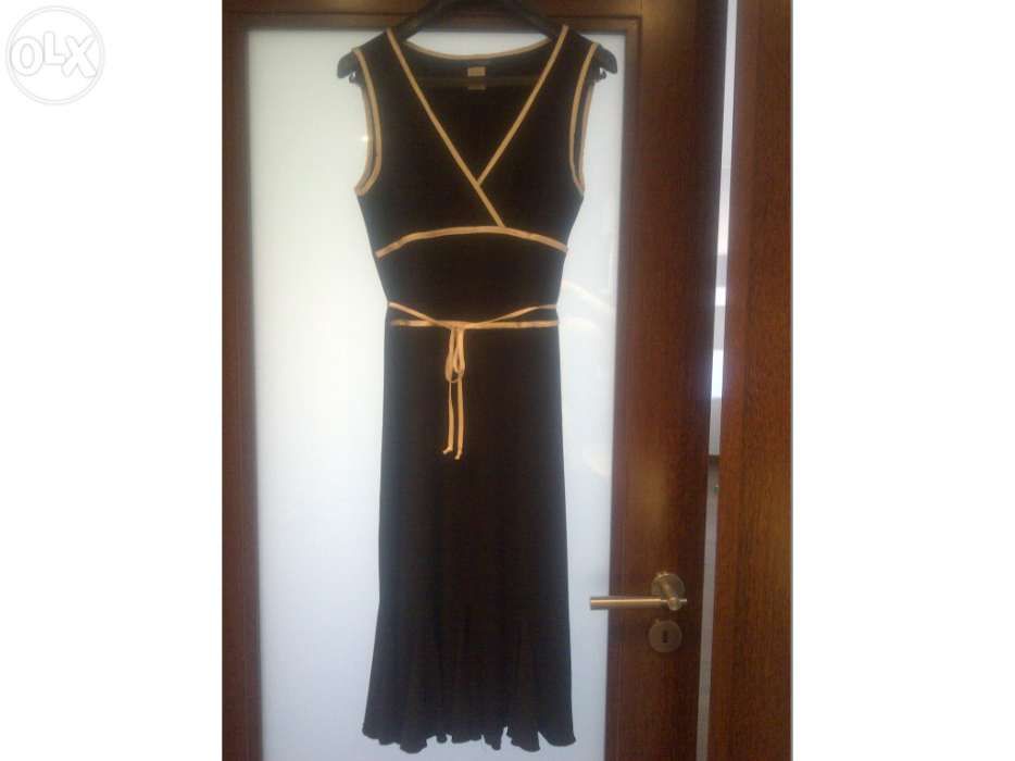 Vestido preto com detalhes branco tam. M