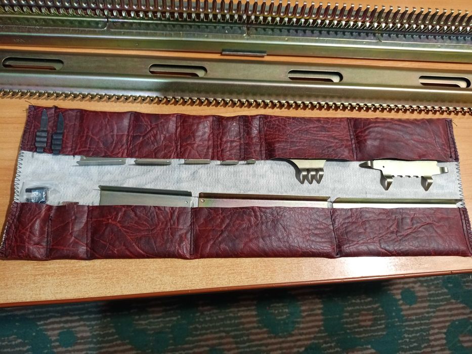 В'язальний апарат "Вяселка". В'язальна машина "Веселка"