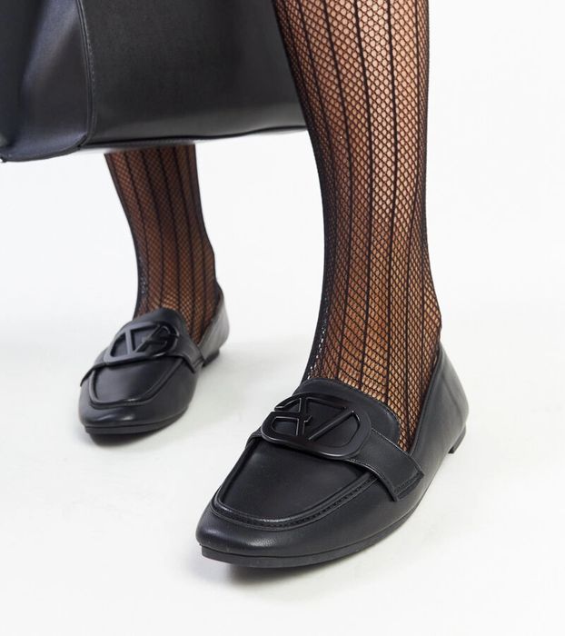 Czarne mokasyny z klamerką Delgi