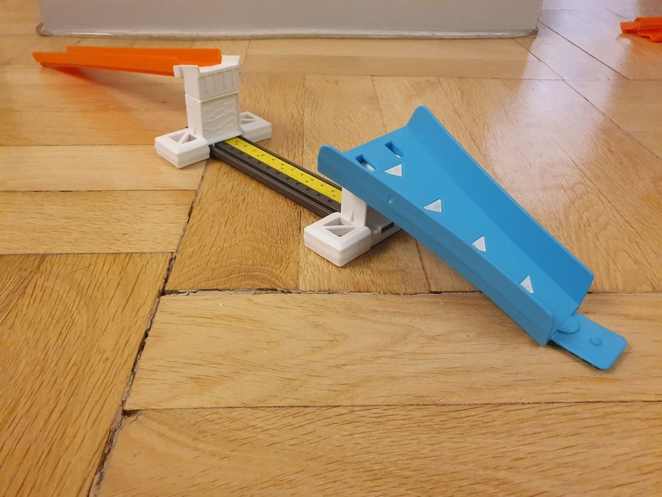 Hot Wheels TrackBuilder System skocznia miarka
Zestaw DMH51 petla

Jak