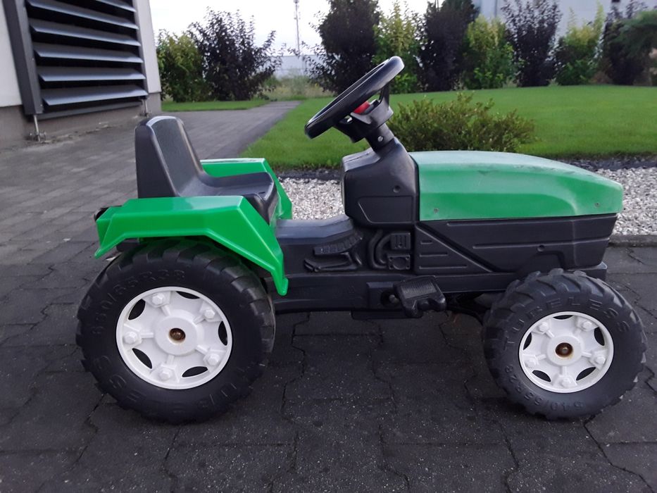 Traktor dziecięcy na pedały