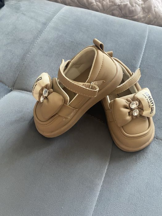 Дитяче взуття на дівчинку 24 розмір