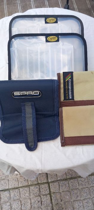 Bolsas para arrumação de iscos artificiais.