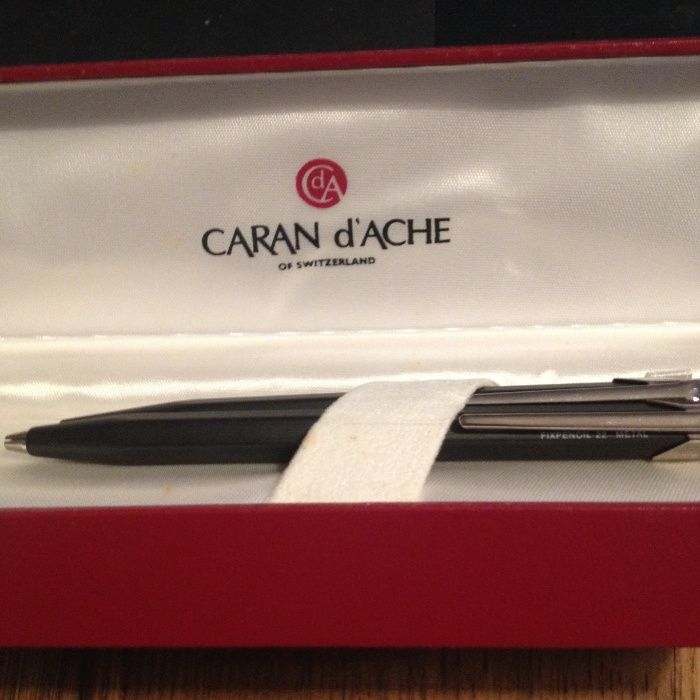 Conjunto Caneta e Lapiseira Caran d'Ache