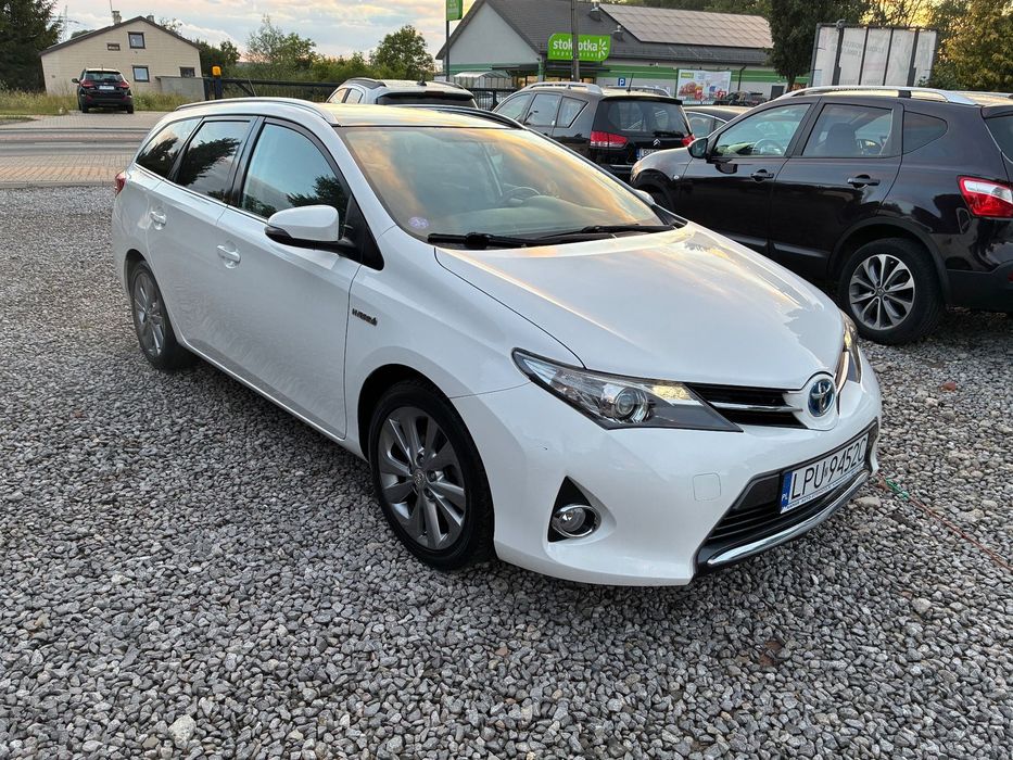 Toyota Auris 1,8 HYBRYDA serwis panorama kamera