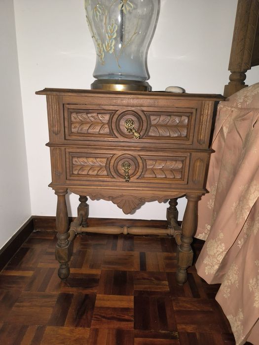 Quarto completo em nogueira maciça estilo clássico/vintage