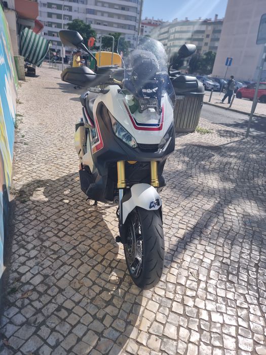 Honda x-adv 750 .