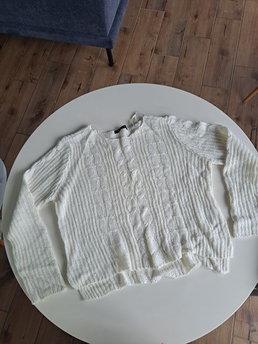 Светри кофти теплі по 75 грн кожен