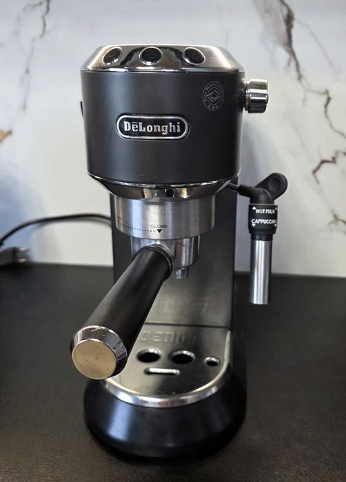Ekspres kolbowy DeLonghi Dedica EC685.BK + młynek Krups GVX2 + dodatki