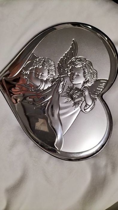 Obrazek-Grawerowane w srebrze aniolki w kształcie serca