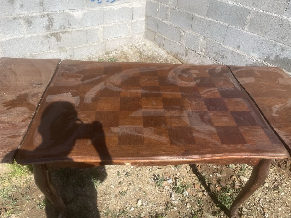 Mesa espaçosa impecavel