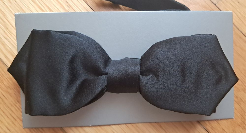 Mucha czarna wiązana męska 100% jedwab  made in italy nowa