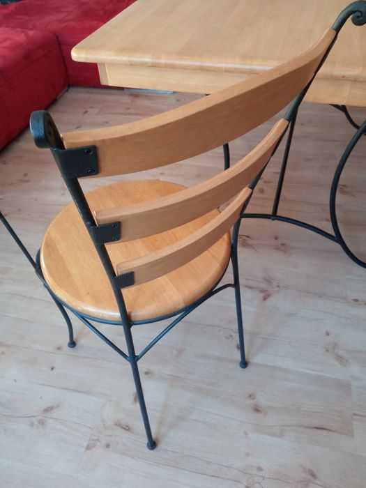 Sprzedam stół z krzeslami