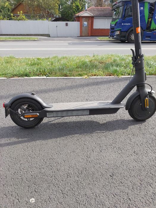 Електро самокат Xiaomi Essential