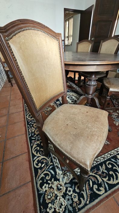 Mesa com 6 cadeiras
