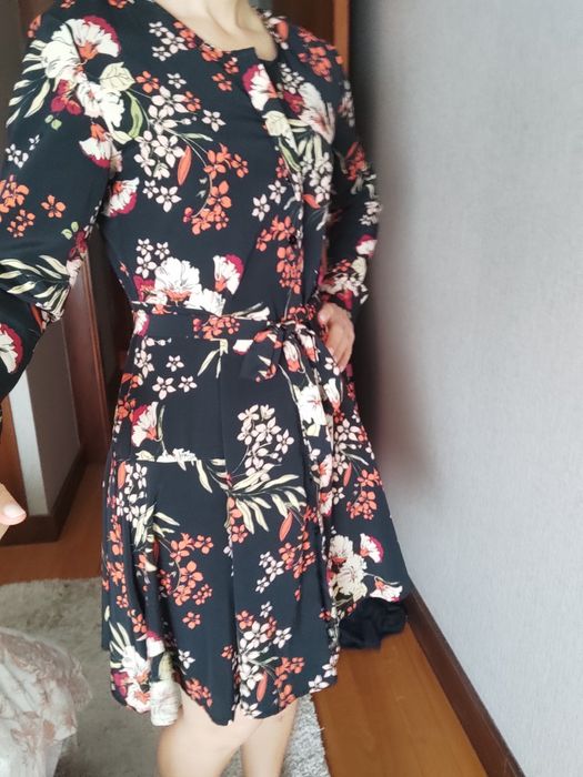 Vestido preto com flores