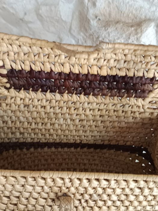 Cesta antiga artesanal.