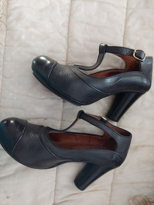 Sapatos n° 36 com salto