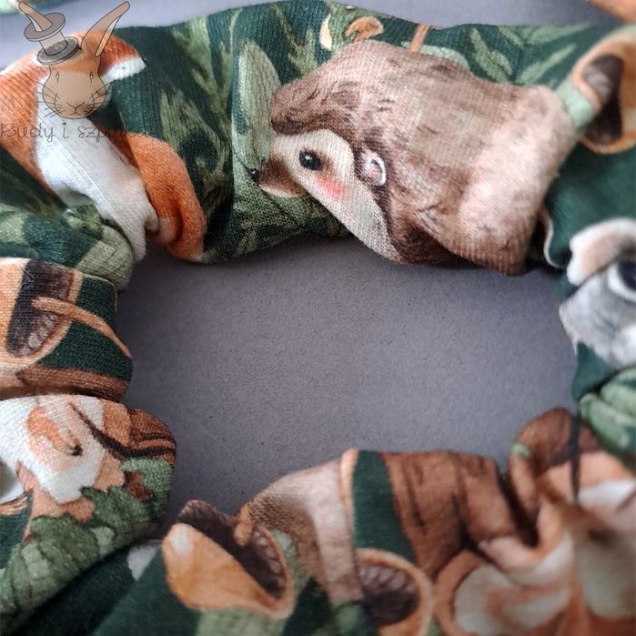 Scrunchie do włosów z motywem lasu - zieleń