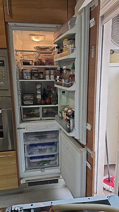 Frigorífico combinado Ariston 295 L - funciona bem