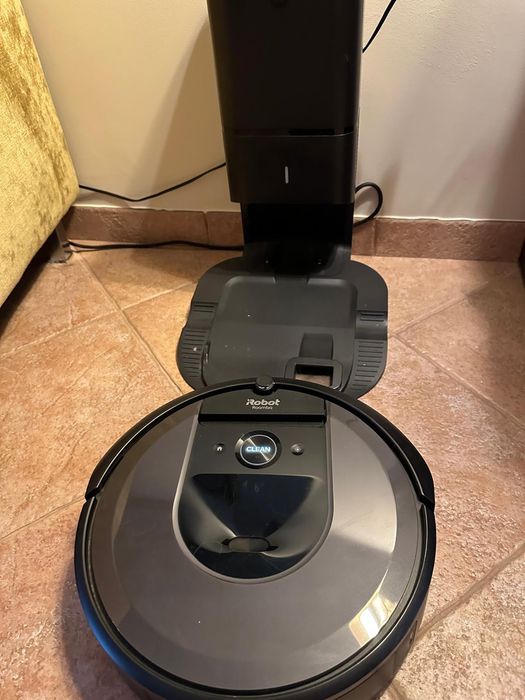 Aspirador Ibot  Romba com carregador de bateria