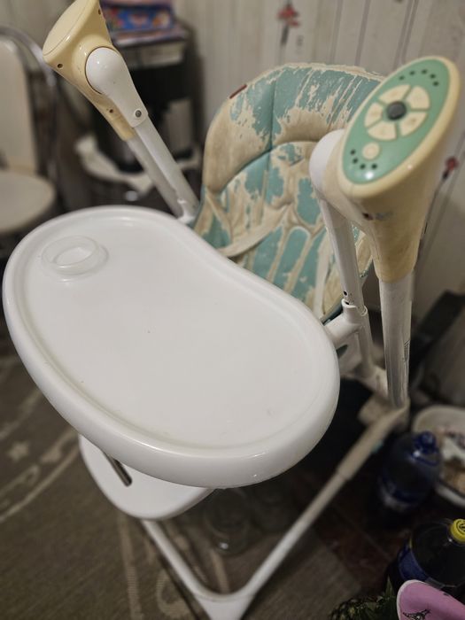 Стілець для годування дитини
