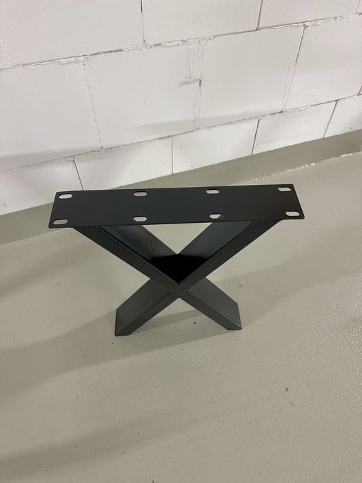 Nogi Do Stolika - Kszałt X