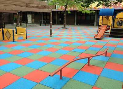 Гумова плитка 500*500 мм від виробника для дитячих майданчиків