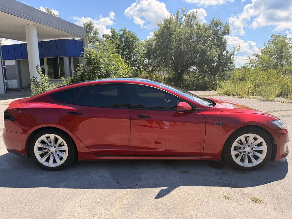 Tesla Model S 90D 2016