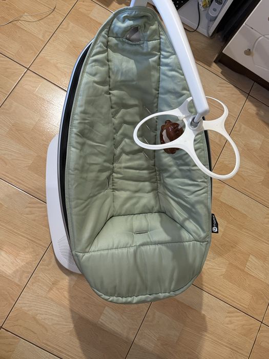 Крісло-гойдалка / заколисуючий центр 4moms MamaRoo 5.0