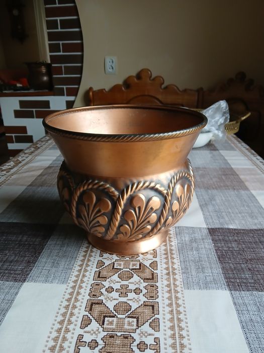 Мідний вазон для квітів мідний.