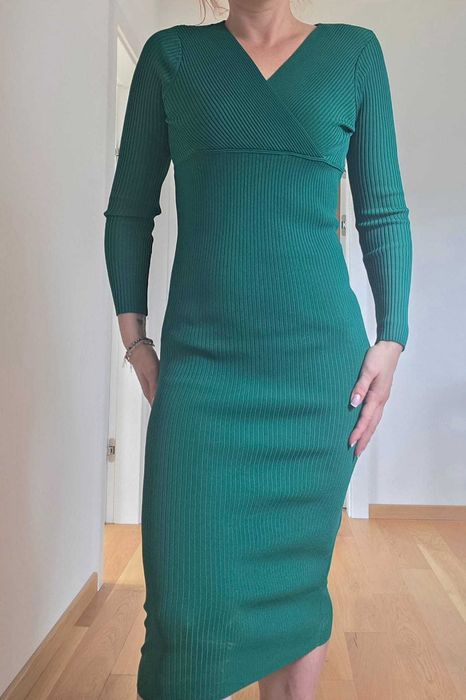 Sukienka midi Zara dopasowana