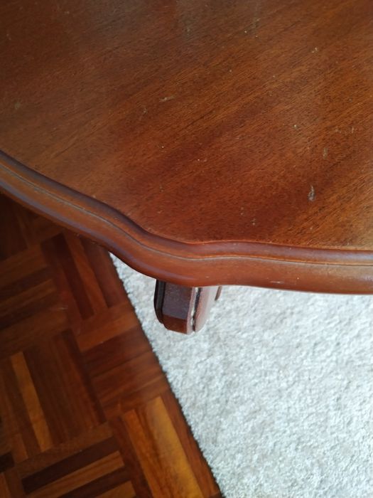 Mesa pequena em madeira