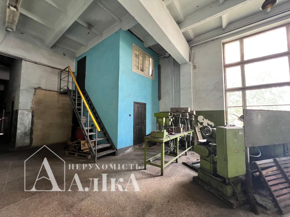 Продам велике Виробниче приміщення неподалік центру
