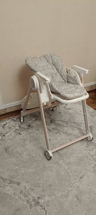 Дитячий стілець.