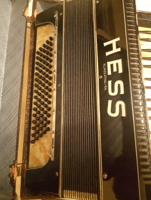 Akordeon HESS 80 basów.