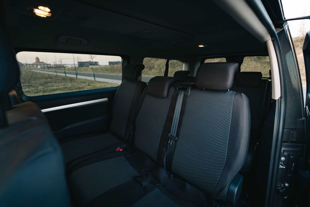 Wynajem busa Toyota PROACE Verso Long wypożyczalnia samochodów