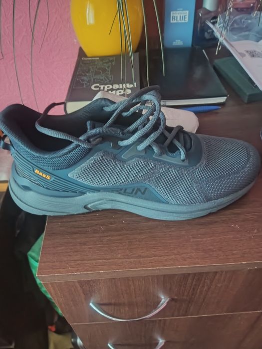 Продам кроссовки Baas 44-44.5 размер.