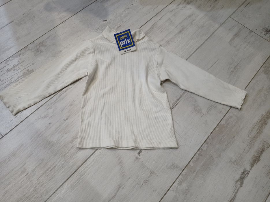 Nowy golfik łamana biel 18 miesięcy