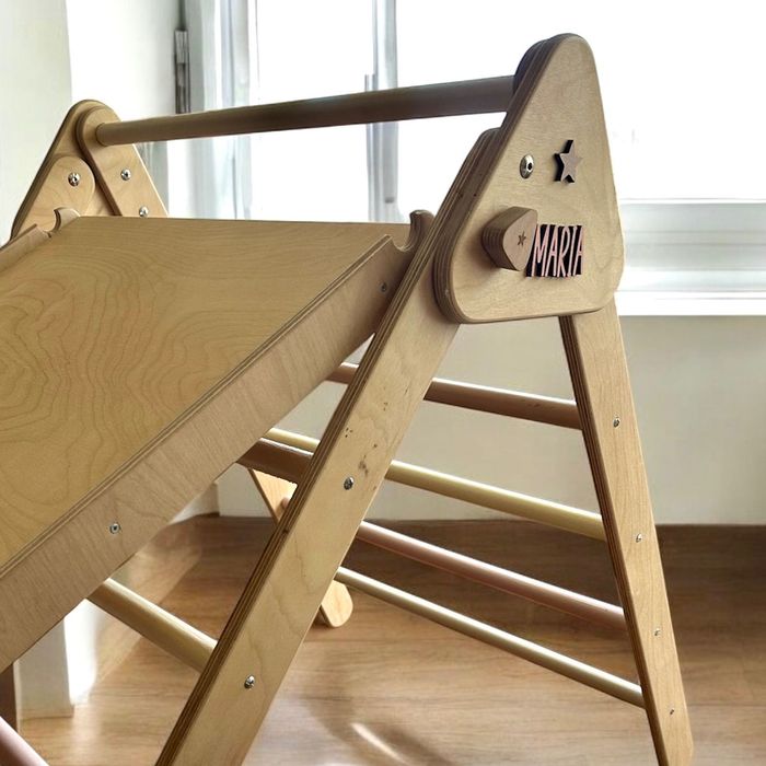 Triângulo Pikler da Little Pea c/ escorrega e rampa de escalada