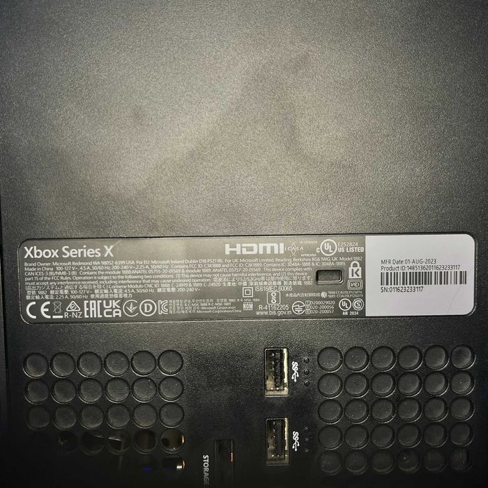 Konsola Xbox Series X Model: 1882 | Używana | 2 Pady |