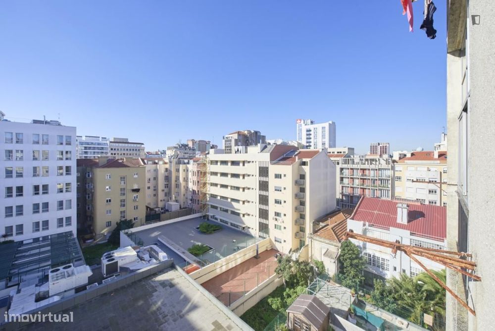 Quarto - localizado em Entrecampos Lisbon