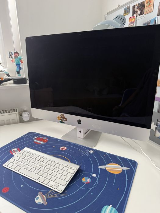 Komputer iMac z klawiatura i myszka 27 cali