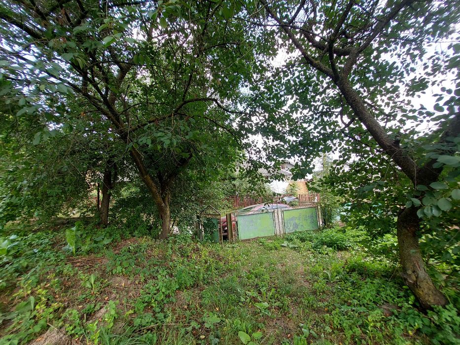 Будинок під знесення з гарною ділянкою під забудову